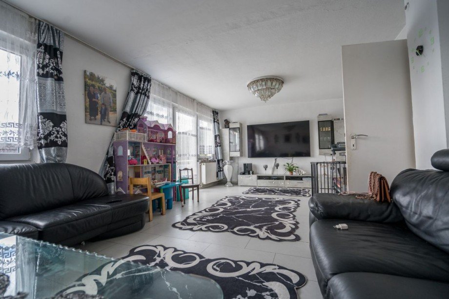 07 Wohnzimmer mit Kamin Ansicht 2 DSC02165 Mehrfamilienhaus Werdohl