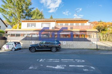 Hauptbild Zwei - bis Dreifamilienhaus mit gro�er Gastronomie,Kegelbahn, Biergarten und riesiger Terrasse