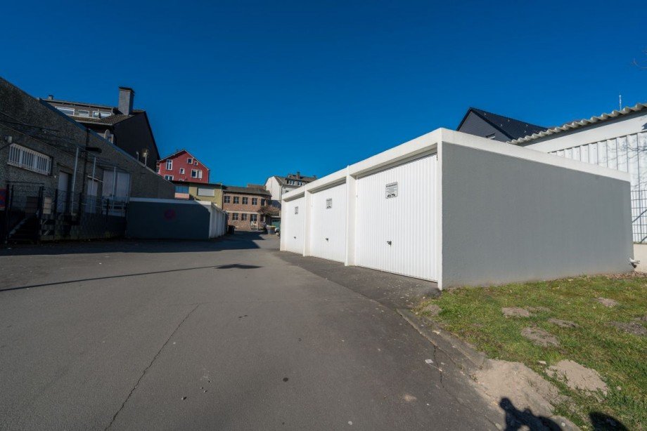 15 Garagenzeile und Zufahrt Haus Werdohl