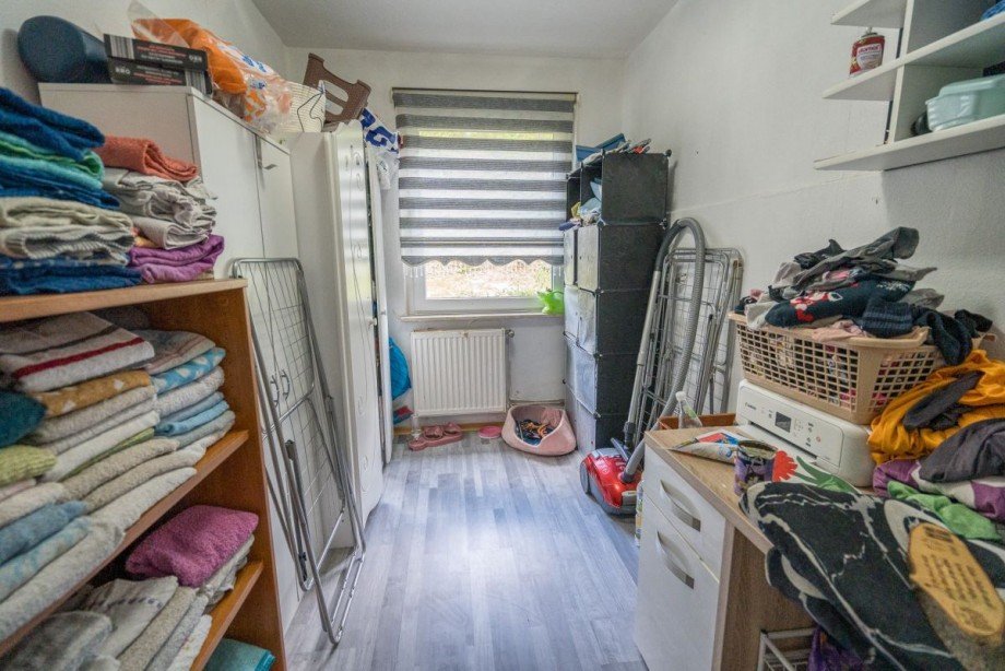 14 Kinderzimmer derzeit als Hauswirtschaftsraum genutzt DSC02158 Mehrfamilienhaus Werdohl