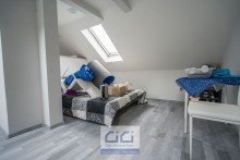 6. Dachgeschoss Haus mit zwei Wohnungen, Garten und Entwicklungspotenzial