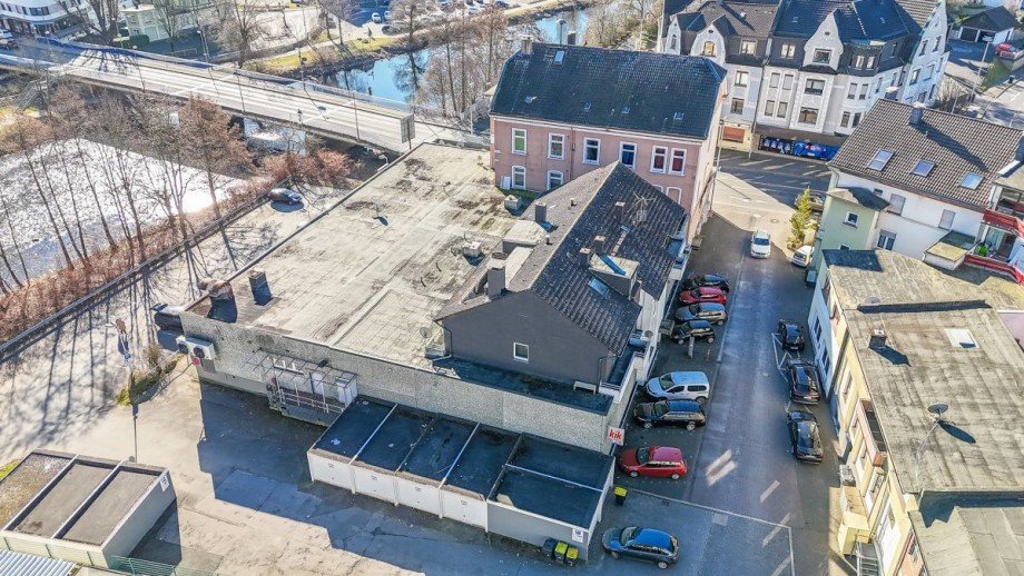 04 Luftaufnahme Rueckseite Wohnteil Garagen Haus Werdohl
