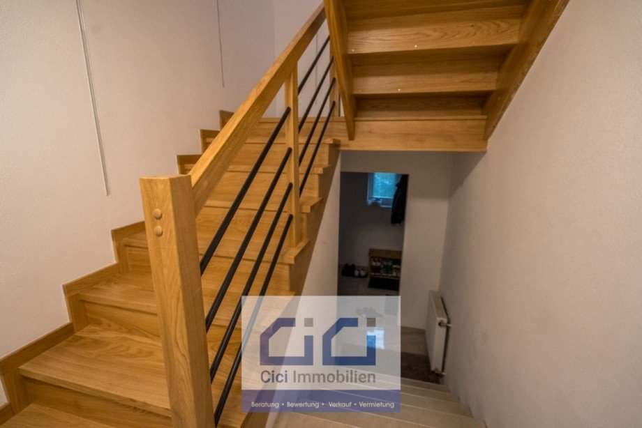 17 EG Flur Treppenbereich min Einfamilienhaus Neuenrade
