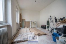 12. 1OG Schlafzimmer Haus mit zwei Wohnungen, Garten und Entwicklungspotenzial