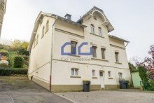 01.Aussenansicht min Ein Haus mit Geschichte: Gepflegtes Zweifamilienhaus mit Potenzial in ruhiger Sackgasse