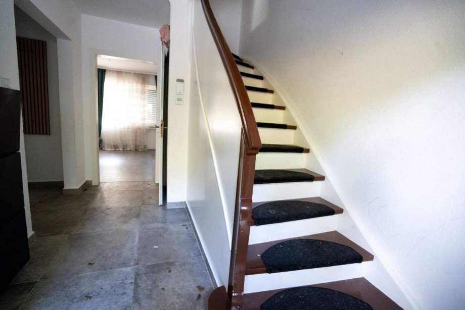 06 EG Diele mit Treppe Haus Meinerzhagen