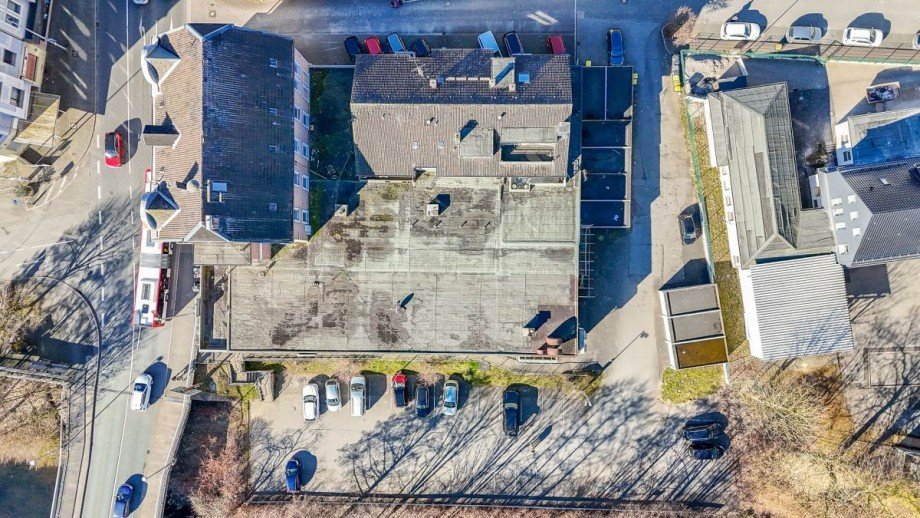 07 Luftaufnahme TopDown Grundstueck Parkflaechen Haus Werdohl
