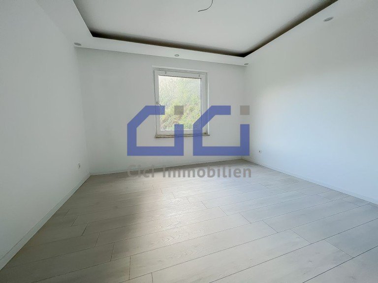 Schlafzimmer 1 Altena Etagenwohnung Komplett neu renovierte 3-Zimmer-Wohnung mit neuem Duschbad!