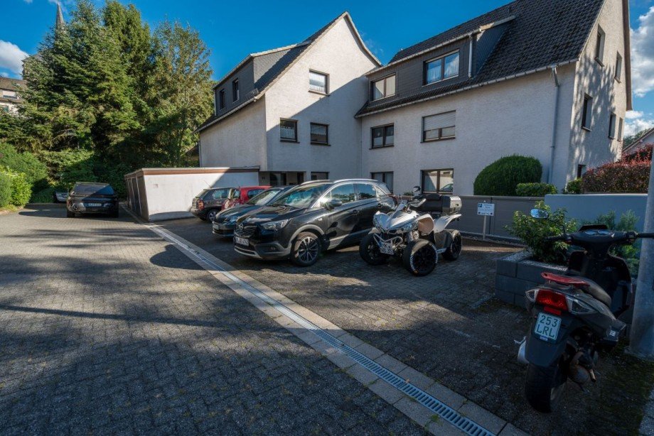 05 Stellplaetze Hofflaeche Maisonettewohnung Altena