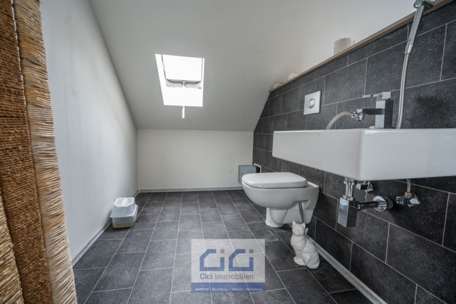 9. DG Bad Zweifamilienhaus Altena