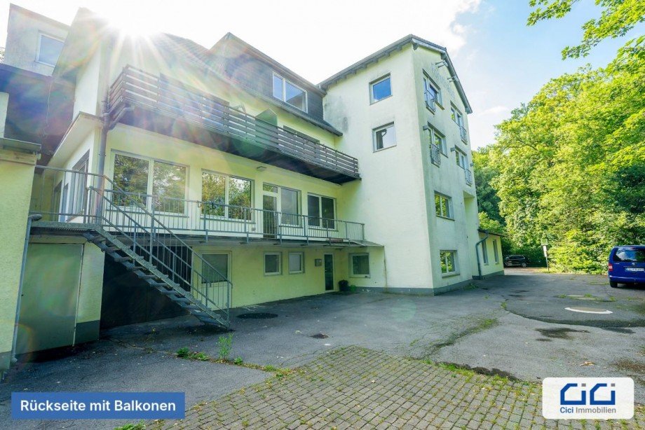 06 Rueckseite mit Balkonen Renditeobjekt Werdohl