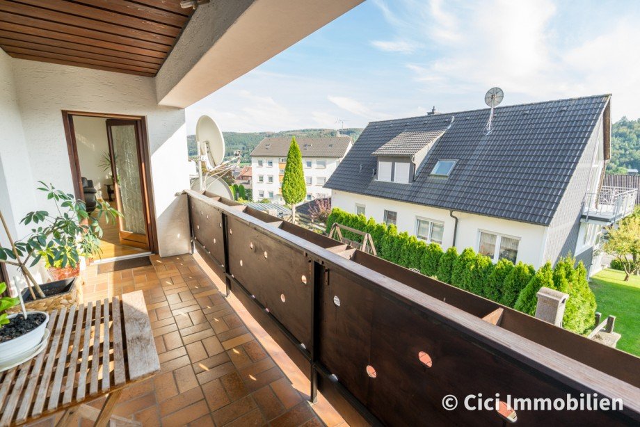13. EG Wohnzimmer Balkon Zweifamilienhaus Herscheid