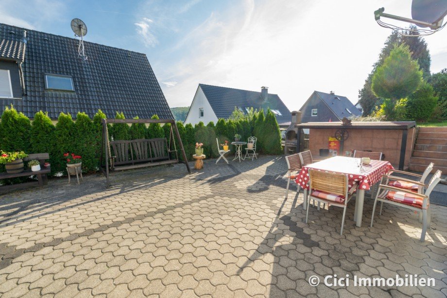 9. Gro�e Terrasse Zweifamilienhaus Herscheid