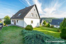 1. Frontansicht Gro�z�giges Zweifamilienhaus in beliebter Wohnlage von Herscheid-H�inghausen