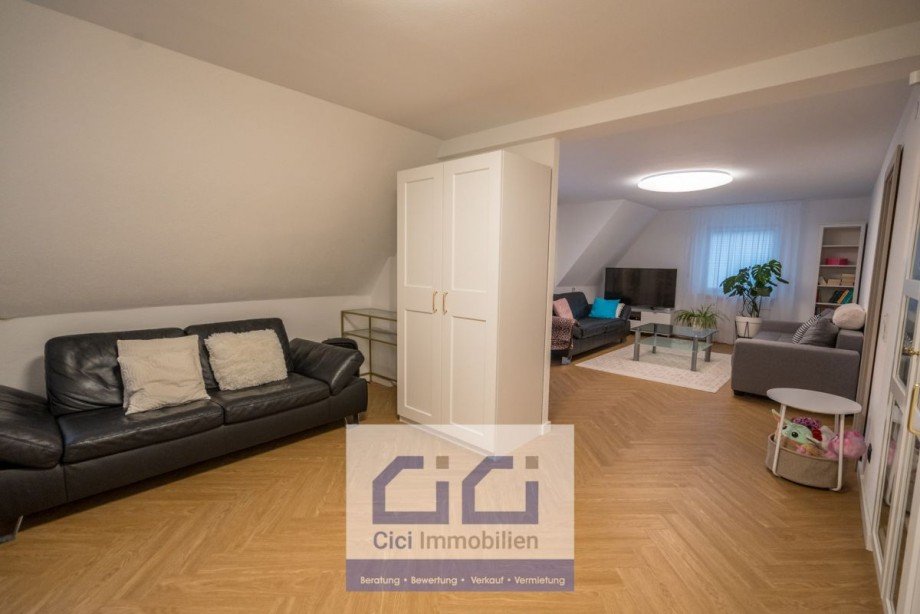 21 Gro�es Wohnzimmer DG (moderne Beleuchtung, viel Fl�che) min Einfamilienhaus Neuenrade