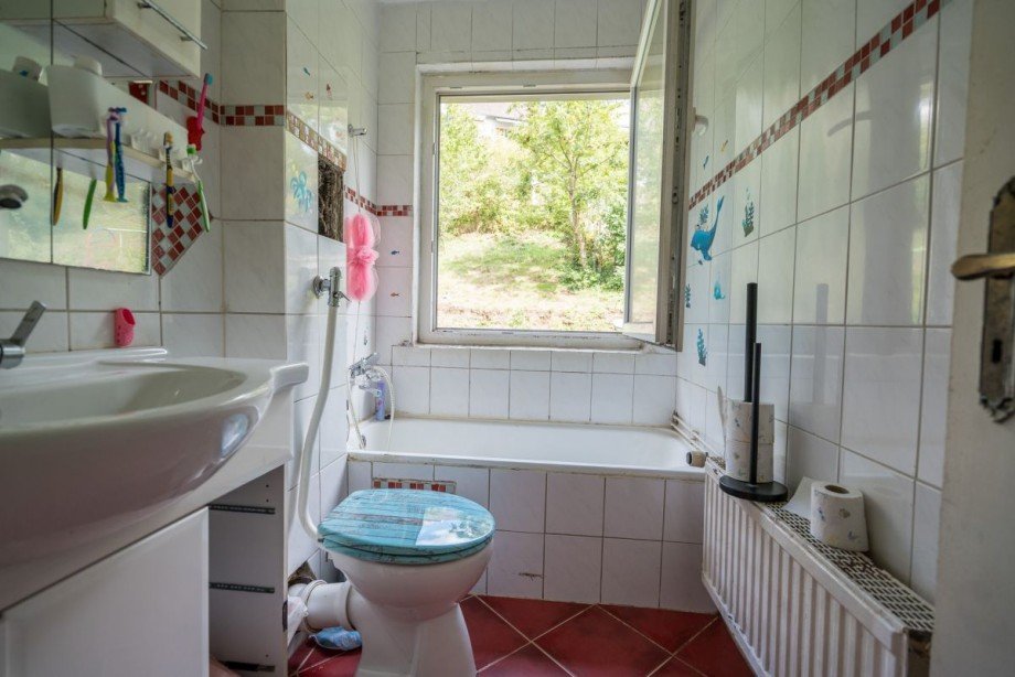15 Badezimmer mit Badewanne DSC02155 Mehrfamilienhaus Werdohl