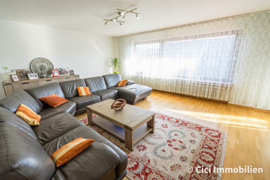 13. EG Gro�es Wohnzimmer Zweifamilienhaus Herscheid