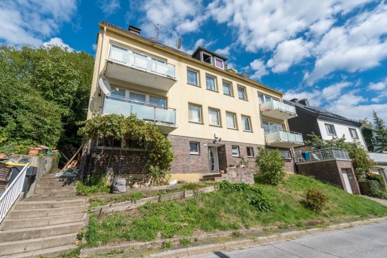 03 Aussenansicht vorne DSC02183 Werdohl Mehrfamilienhaus Kapitalanlage in Werdohl: 6-Familienhaus mit ca. 345 m� Wohnfl�che & attraktivem Renditepotenzial