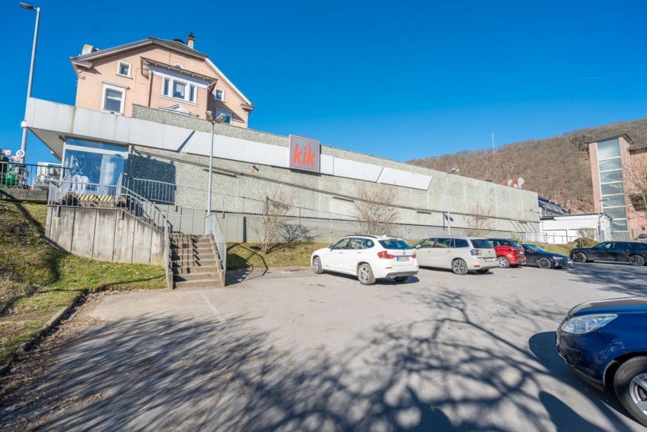 20 Einzelhandelsgebaeude und Parkflaechen Haus Werdohl