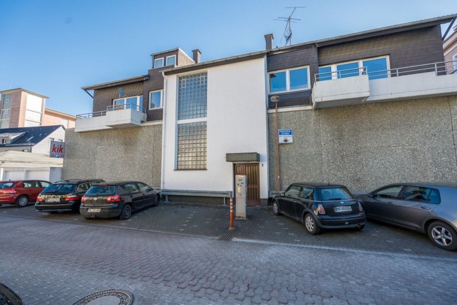 17 Hauseingang Wohnteil Stellplaetze Haus Werdohl