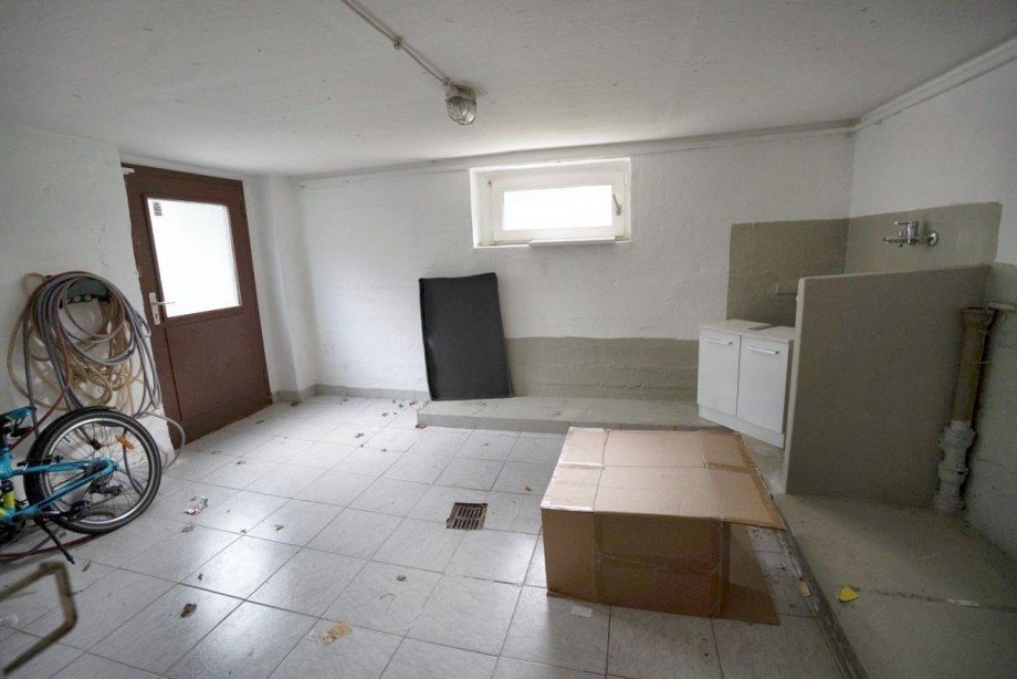 18 KG Waschkeller mit Aussentuer Haus Meinerzhagen