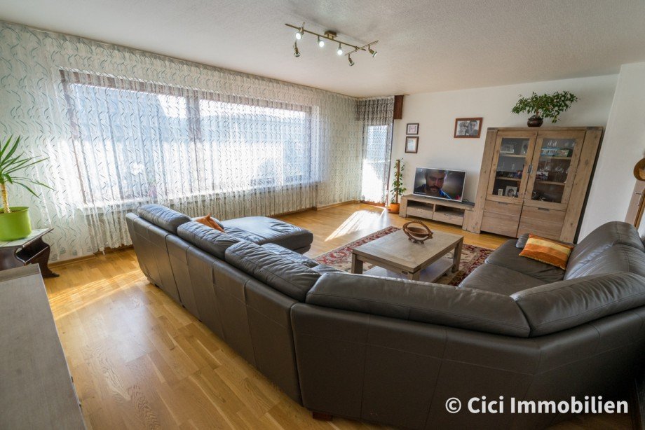 12. EG Gro�es Wohnzimmer Zweifamilienhaus Herscheid