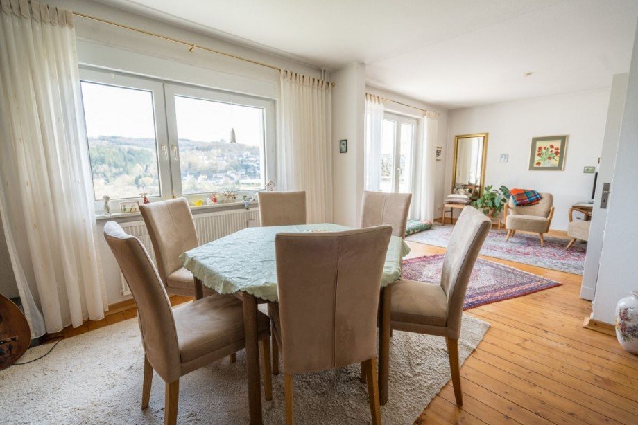 14. Gro�es Wohnzimmer mit Essbereich Haus Werdohl