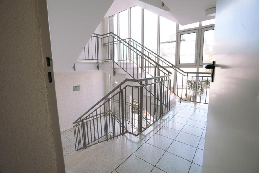 18 Treppenhaus verglast Einzelhandel L�denscheid